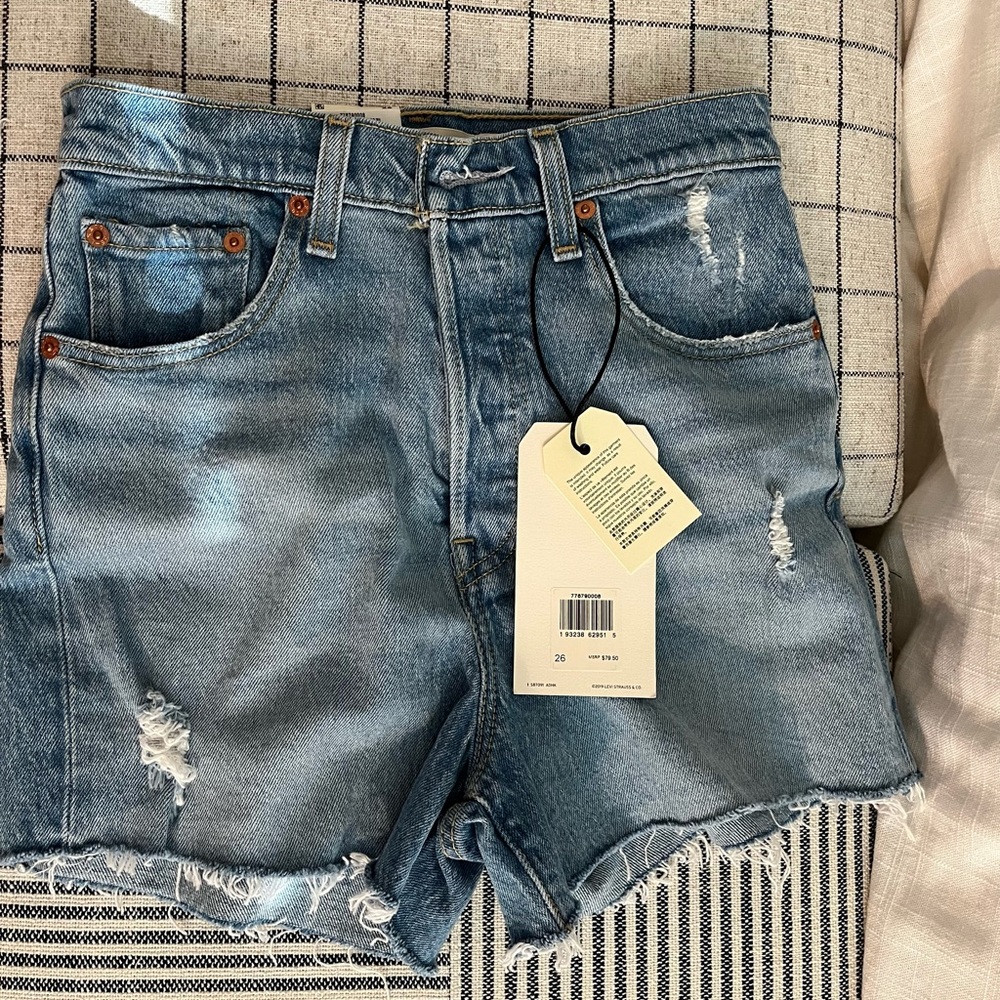 Brand new Levi short!